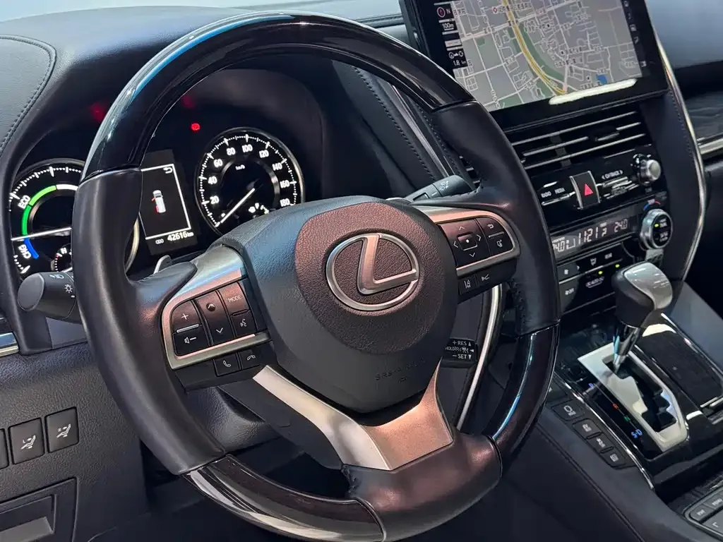 Lexus LM — фото 7