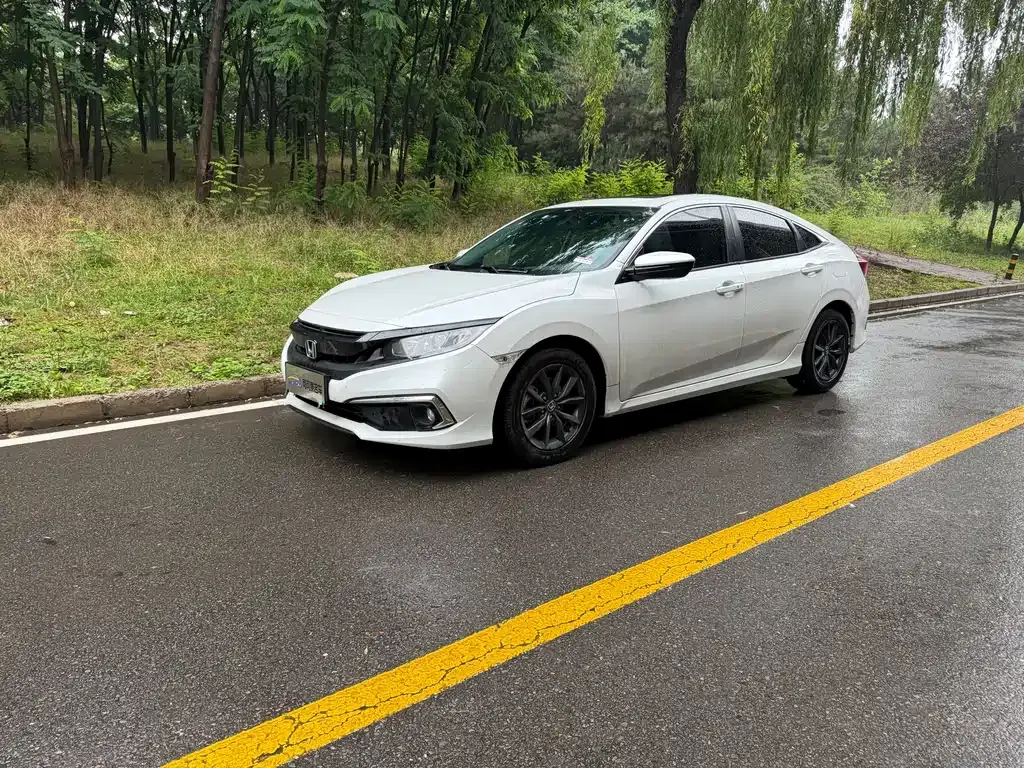 Honda Civic — фото 1