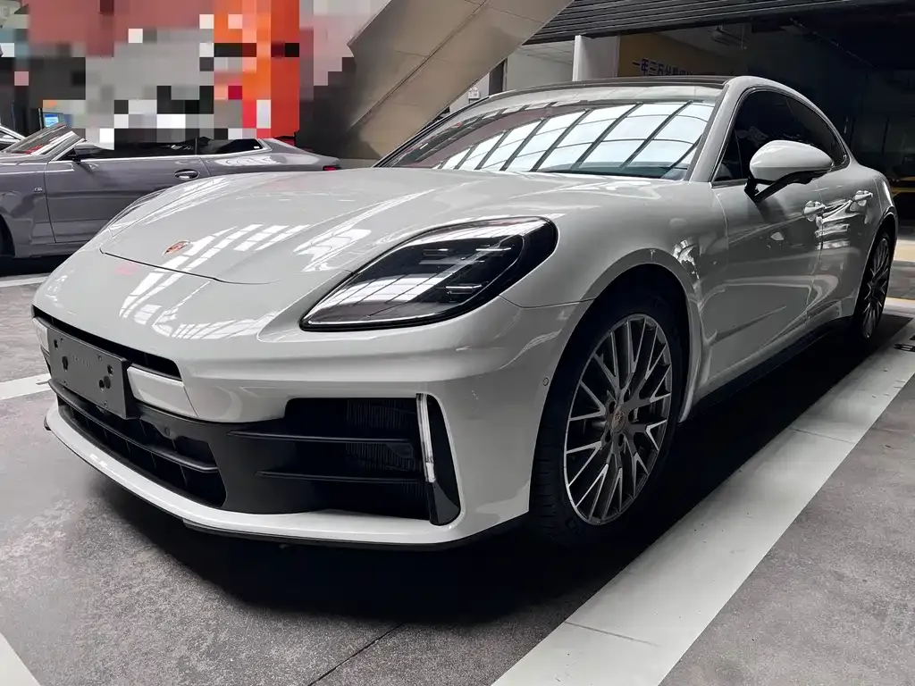 Porsche Panamera — фото 1