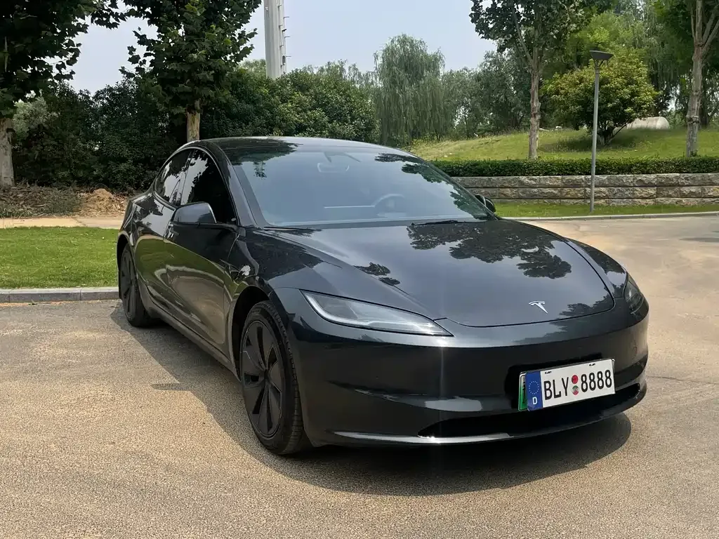 Tesla Model 3 — фото 1