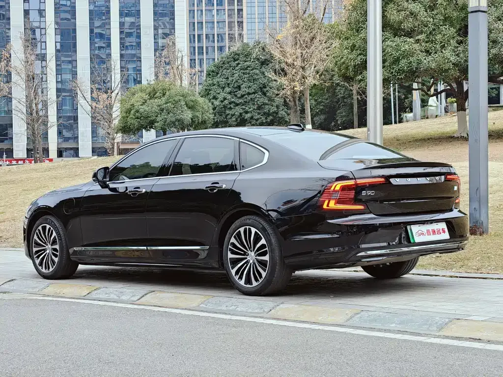 Volvo S90 PHEV 2023 из CN, фото 10
