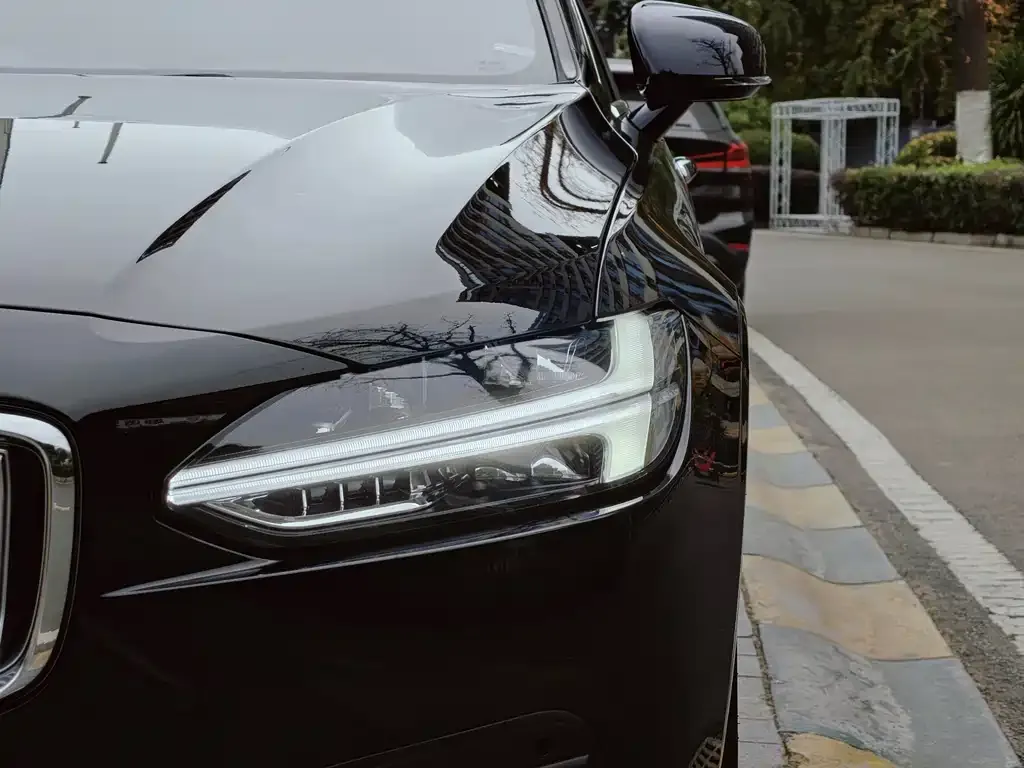 Volvo S90 PHEV 2023 из CN, фото 5