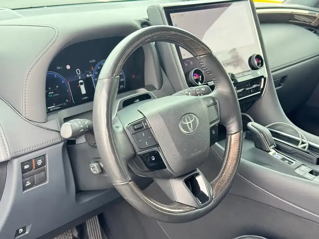 Toyota Alphard — фото 3