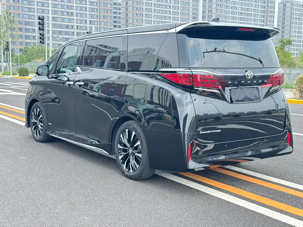 Toyota Alphard — фото 10