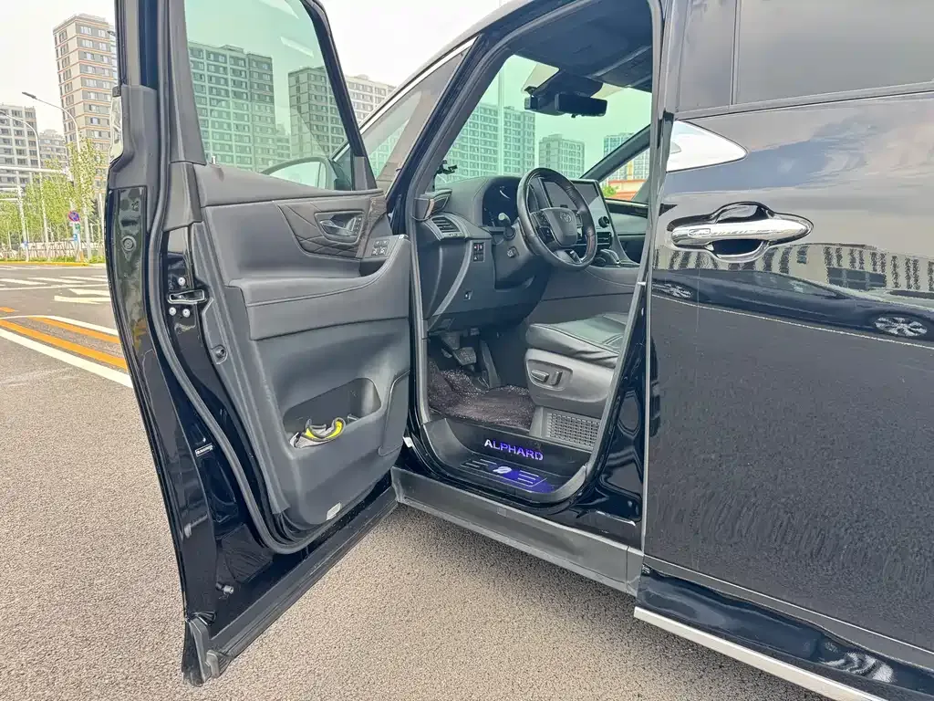 Toyota Alphard — фото 6