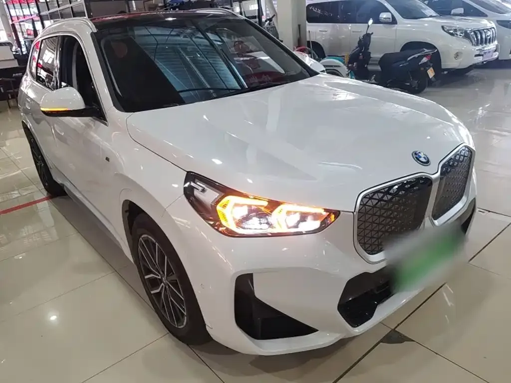 BMW iX1 2025 из CN, фото 4