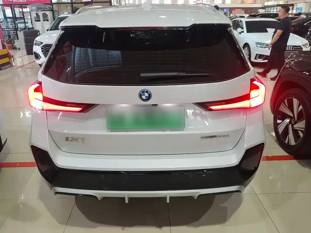 BMW iX1 2025 из CN, фото 2