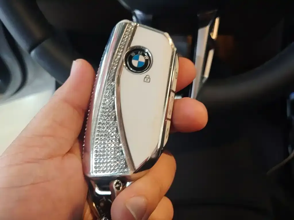BMW iX1 2025 из CN, фото 8
