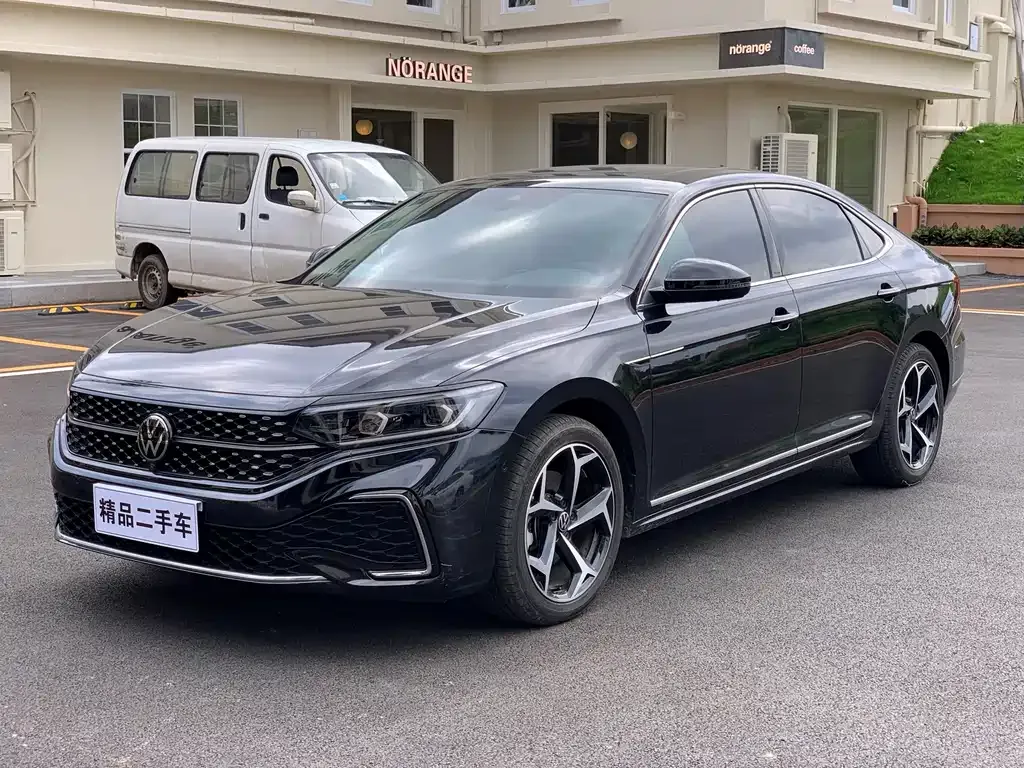 Volkswagen Passat — фото 1