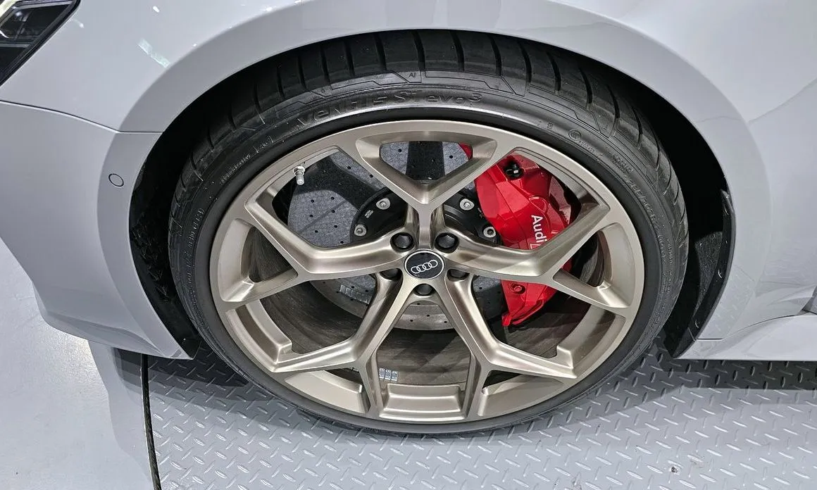 Audi RS6 2025 из KR, фото 7