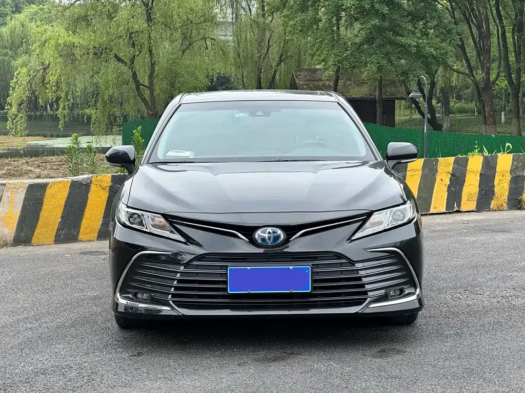 Toyota Camry — фото 10