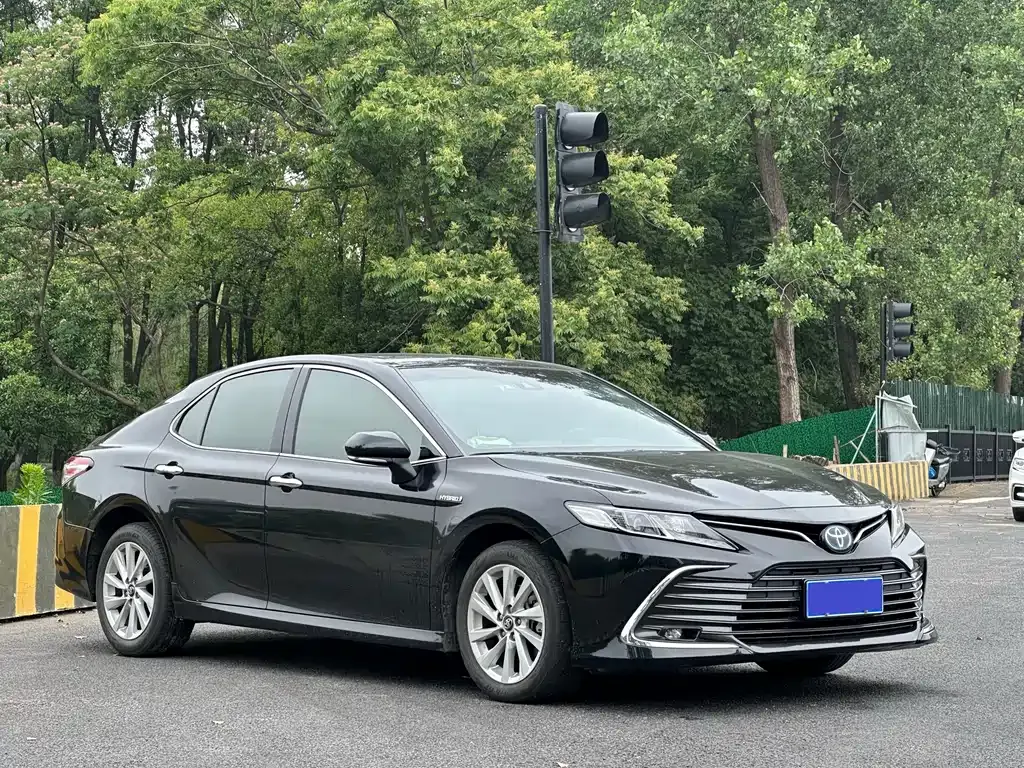 Toyota Camry — фото 8