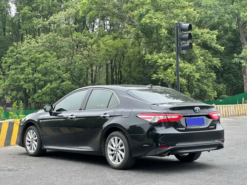 Toyota Camry — фото 6