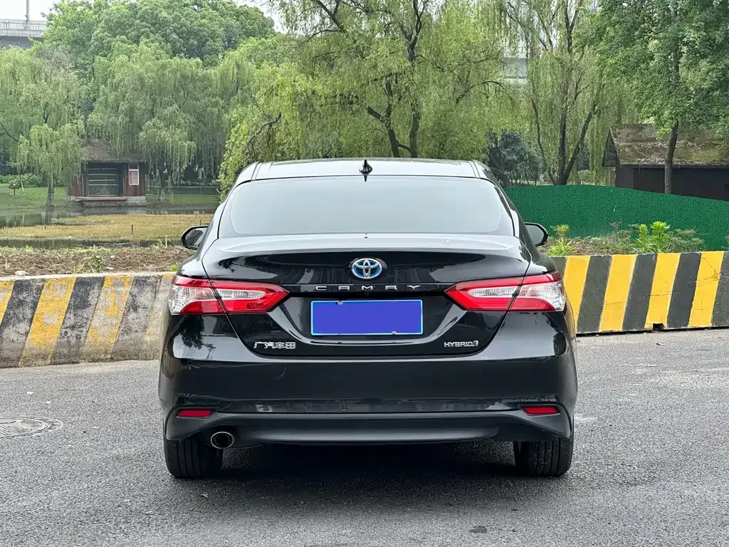 Toyota Camry — фото 5