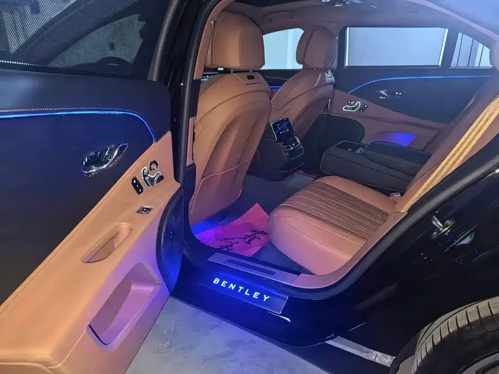 Bentley Flying Spur — фото 10