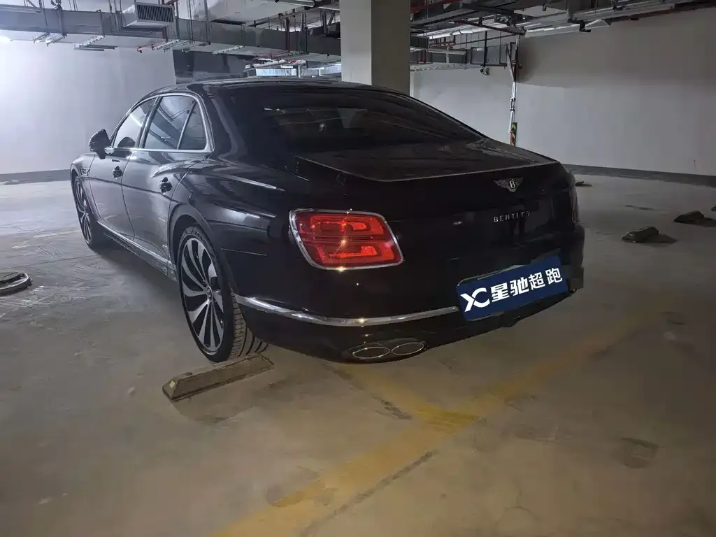 Bentley Flying Spur — фото 8
