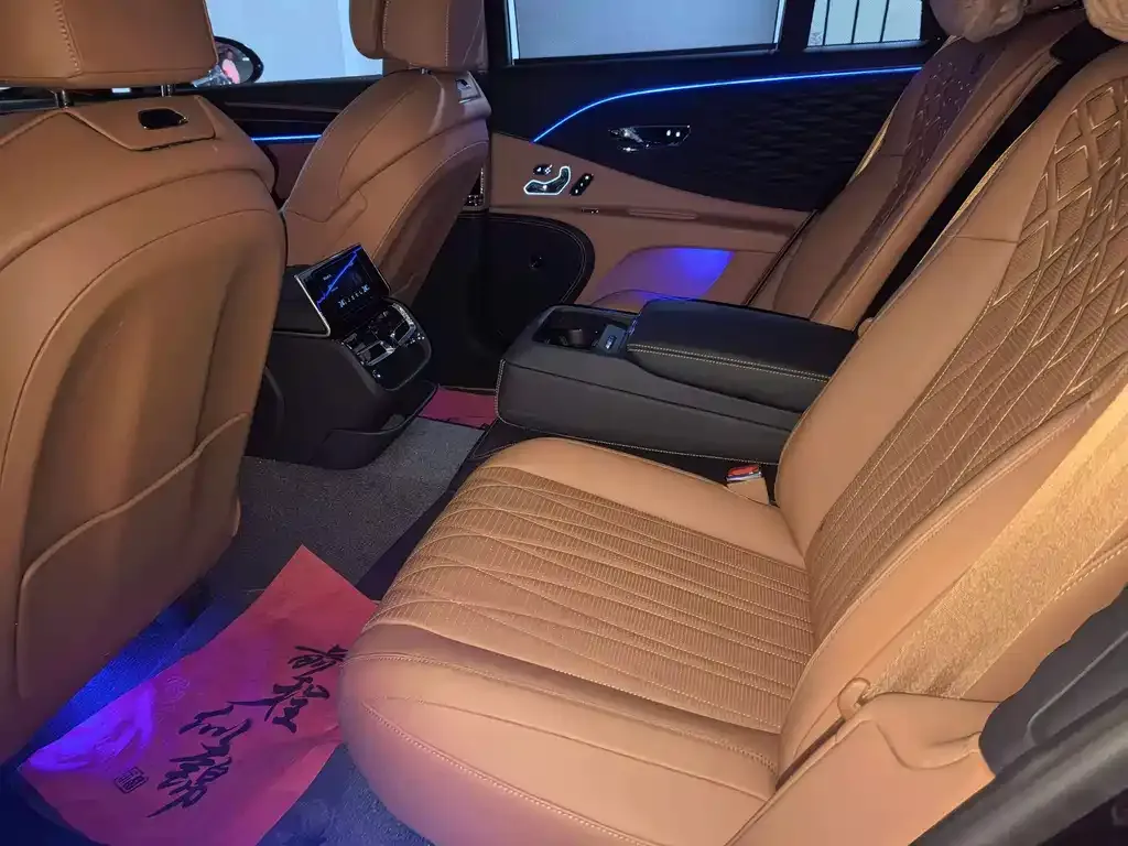 Bentley Flying Spur — фото 3