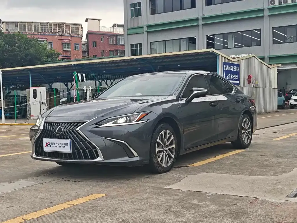 Lexus ES — фото 1