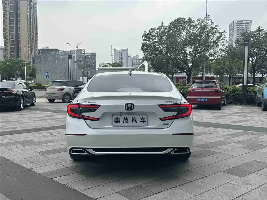 Honda Accord — фото 10