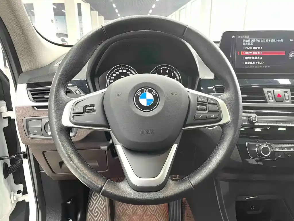 BMW X1 — фото 9