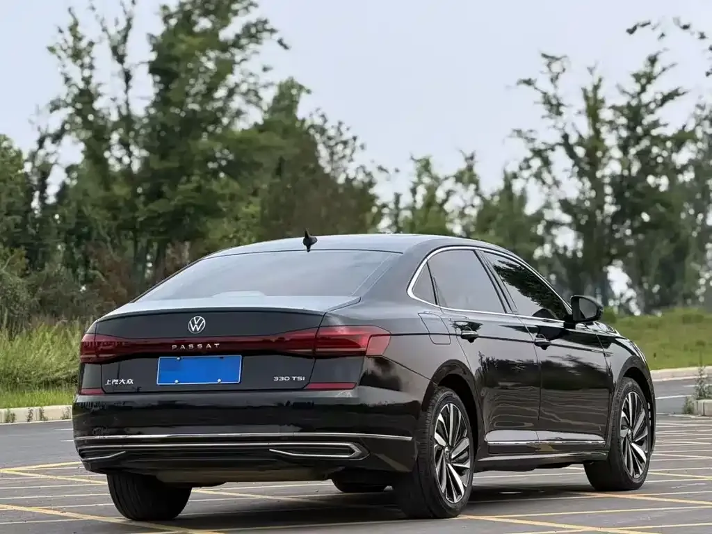 Volkswagen Passat — фото 6