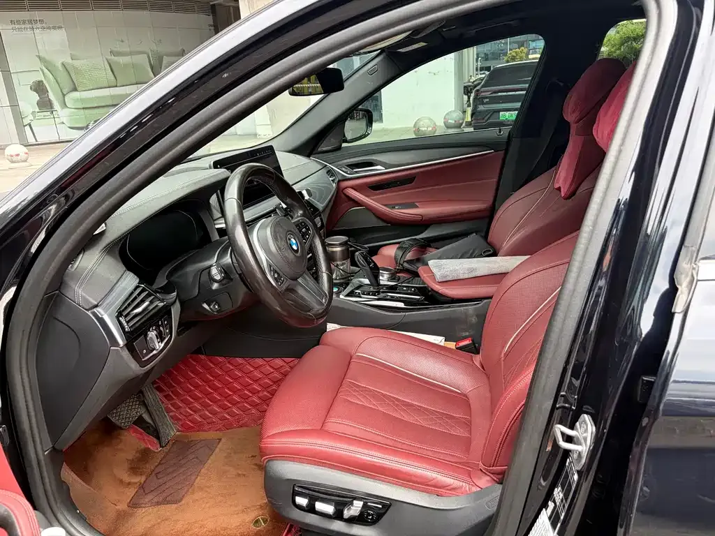 BMW 5 Series 2022 из CN, фото 6