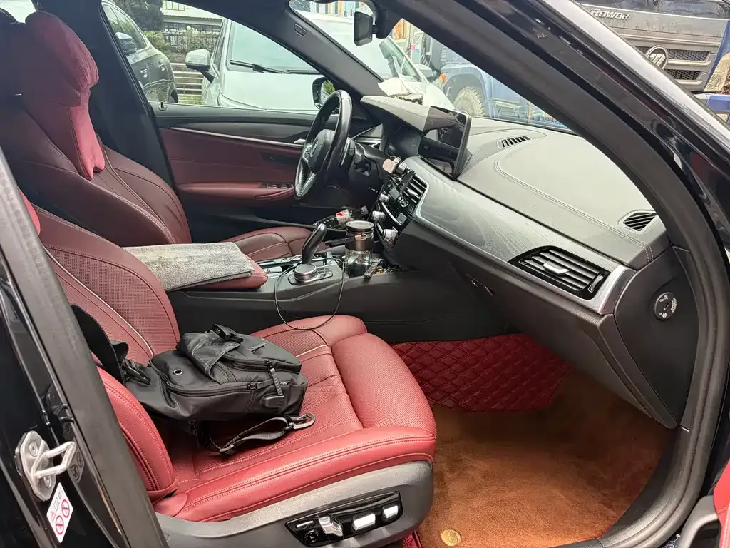 BMW 5 Series 2022 из CN, фото 5