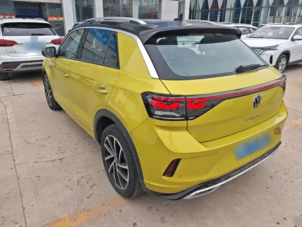 Volkswagen T-Roc — фото 10