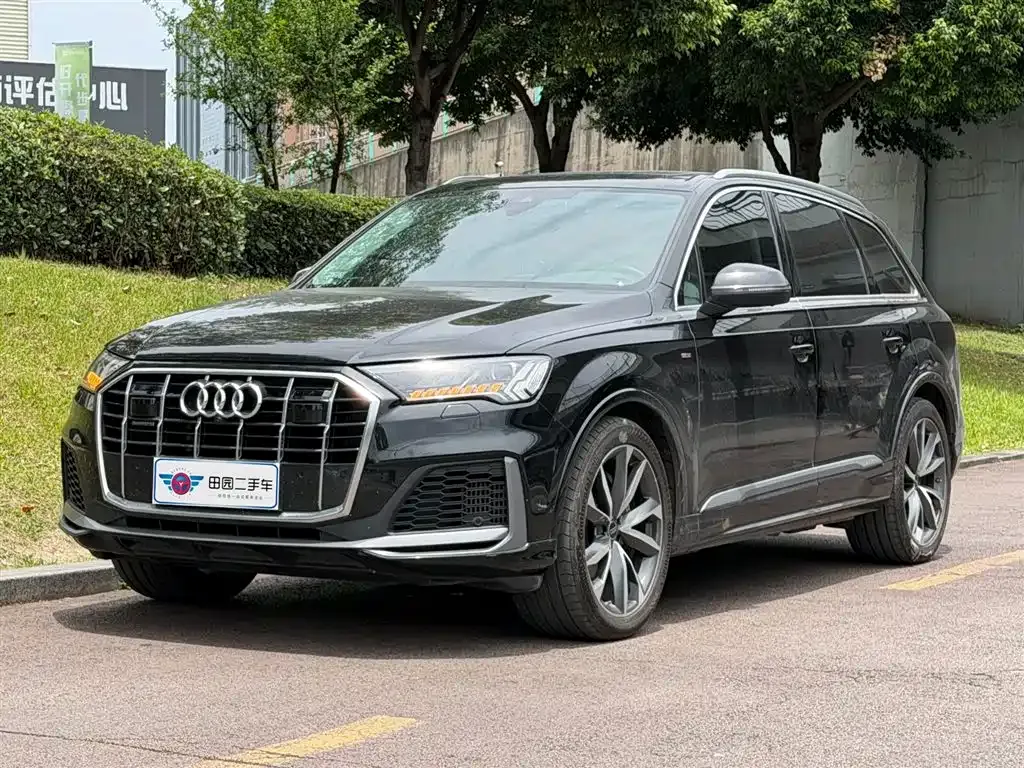 Audi Q7 — фото 1