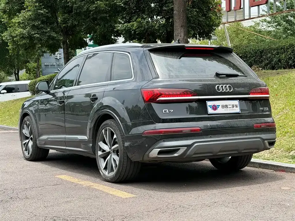 Audi Q7 — фото 8