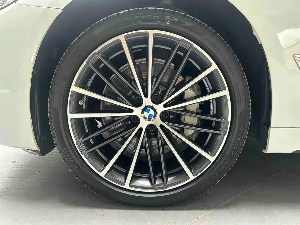BMW 5 Series — фото 4