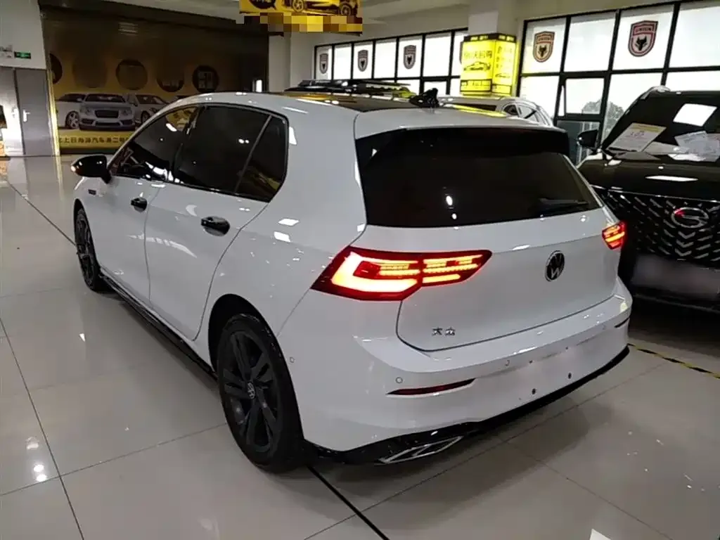 Volkswagen Golf 2024 из CN, фото 3