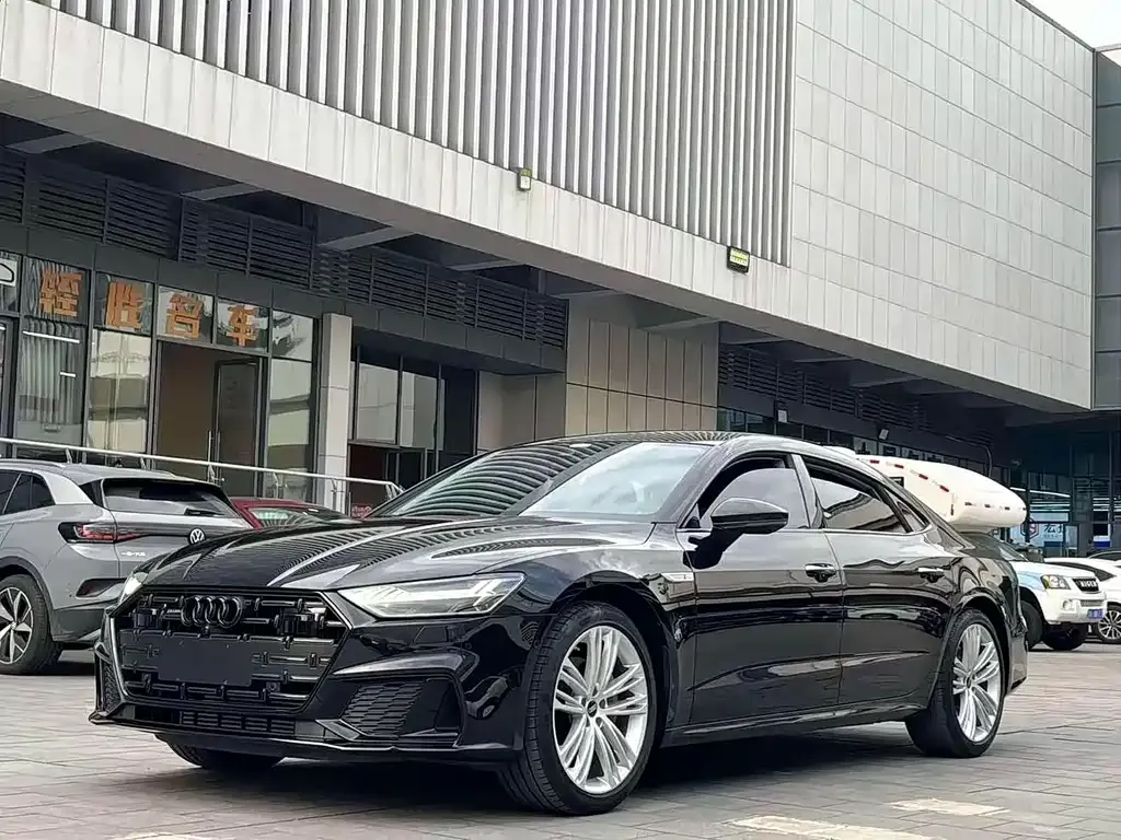 Audi A7L — фото 1