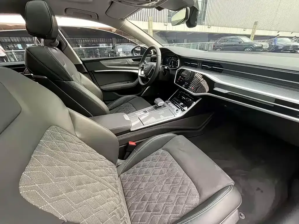 Audi A7L — фото 6