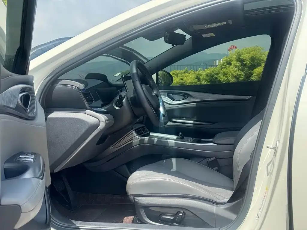 BYD Seal — фото 8