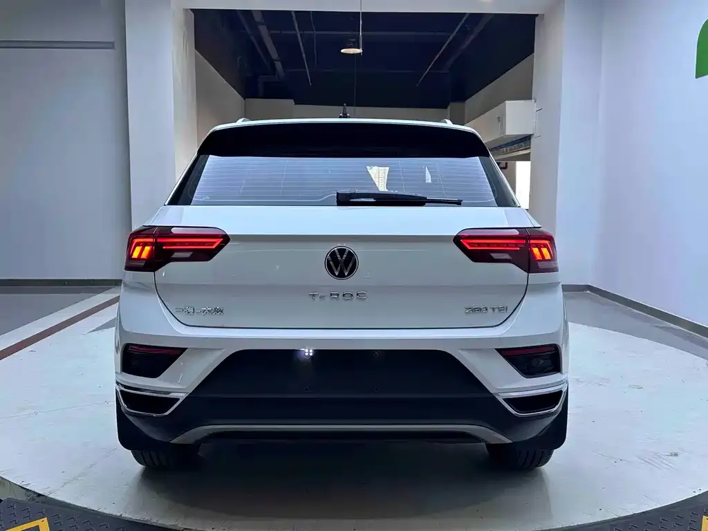 Volkswagen T-Roc — фото 7