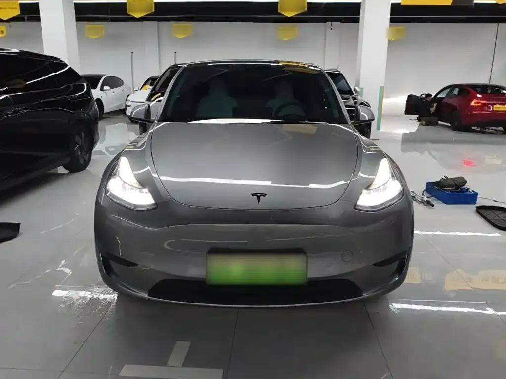 Tesla Model Y — фото 10