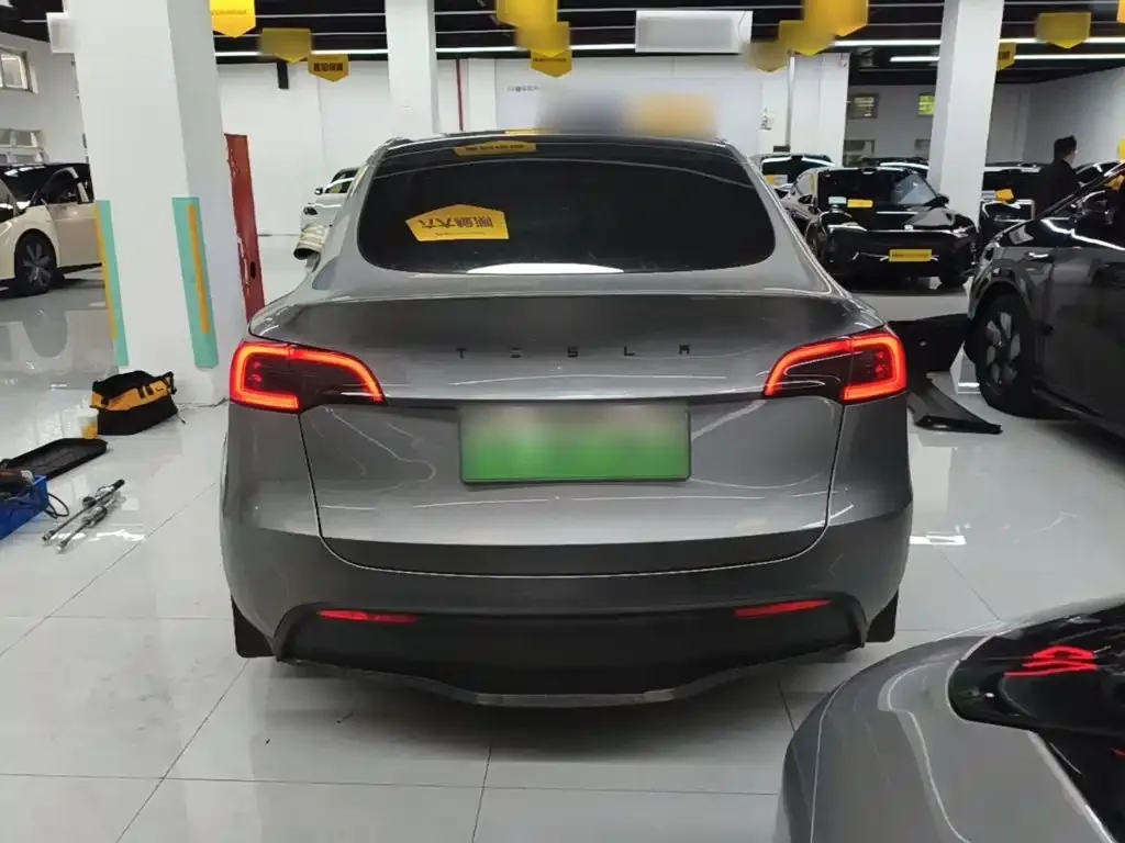 Tesla Model Y — фото 6