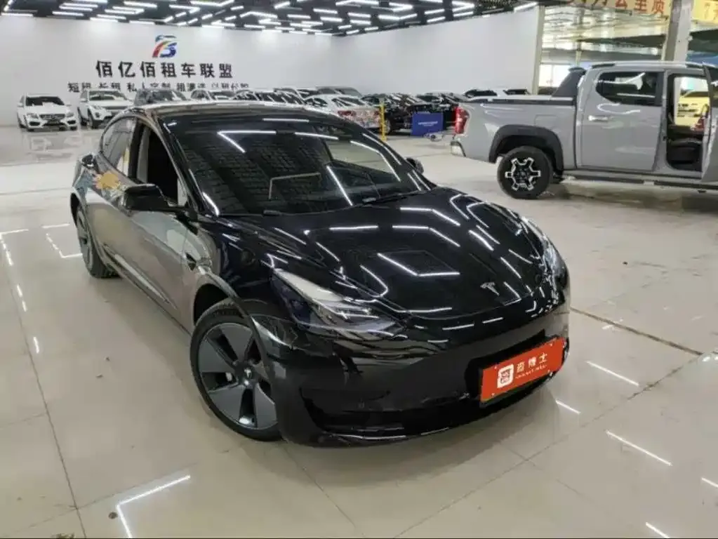 Tesla Model 3 — фото 1