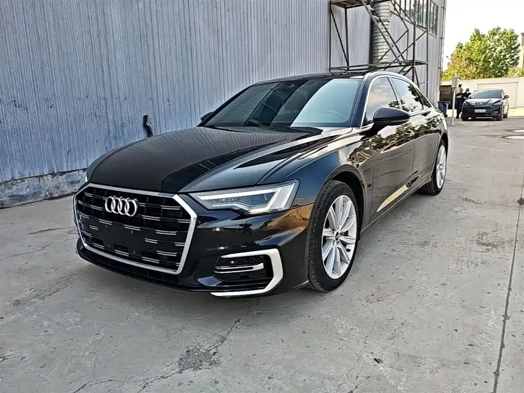 Audi A6L — фото 1