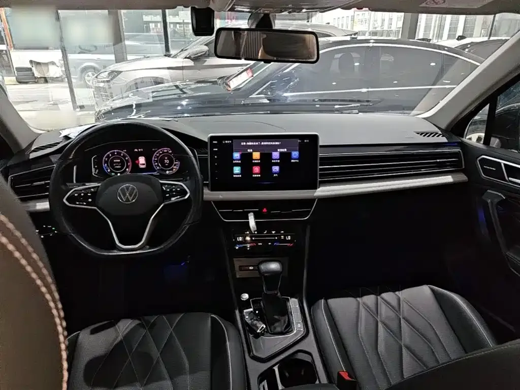 Volkswagen Tiguan L — фото 4