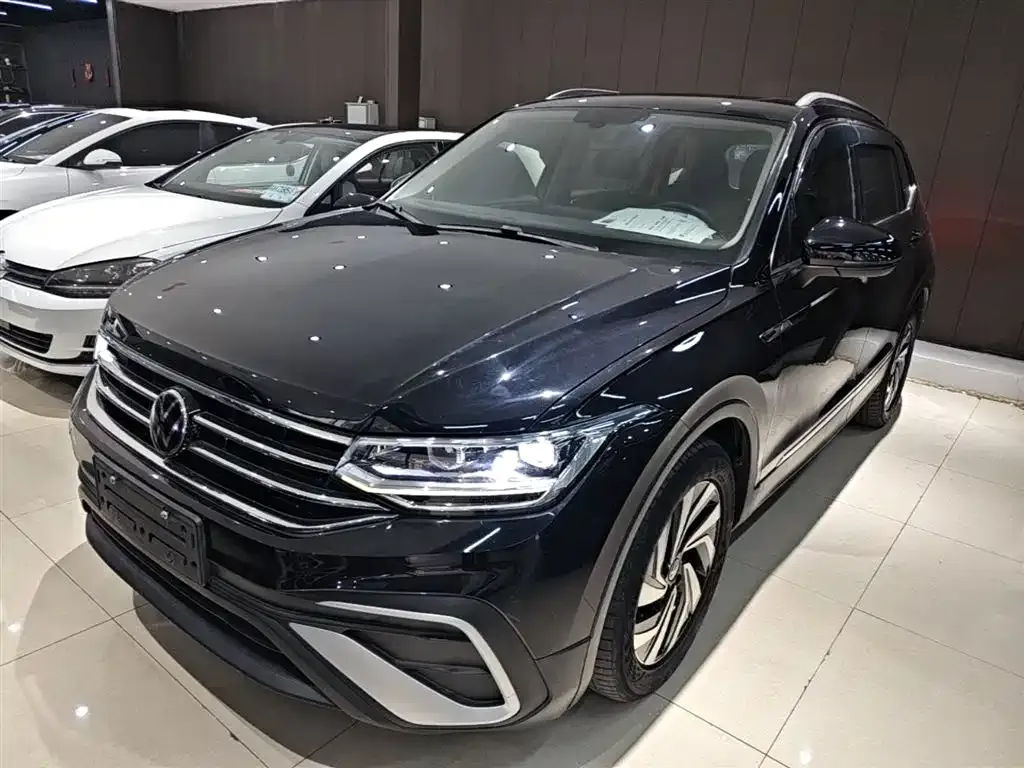 Volkswagen Tiguan L — фото 3