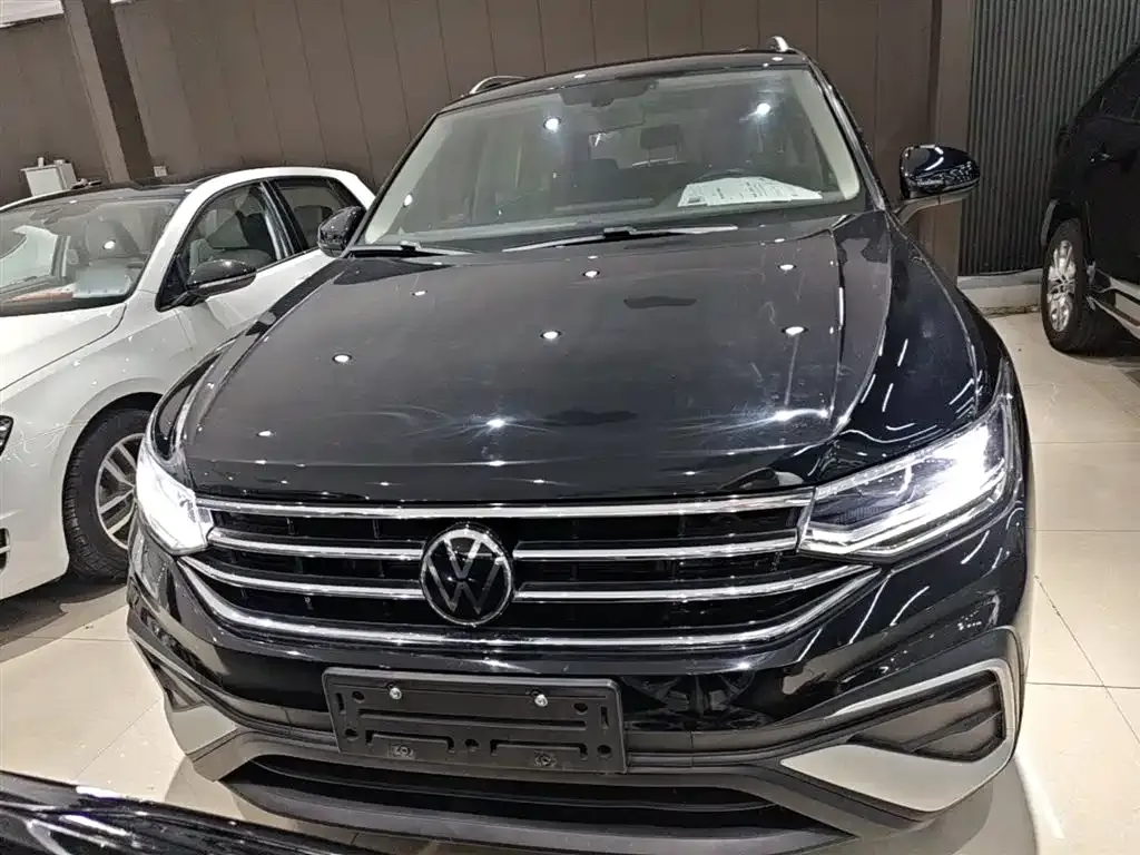 Volkswagen Tiguan L — фото 9