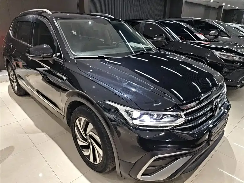 Volkswagen Tiguan L — фото 6