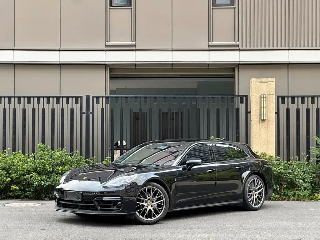 Porsche Panamera — фото 1