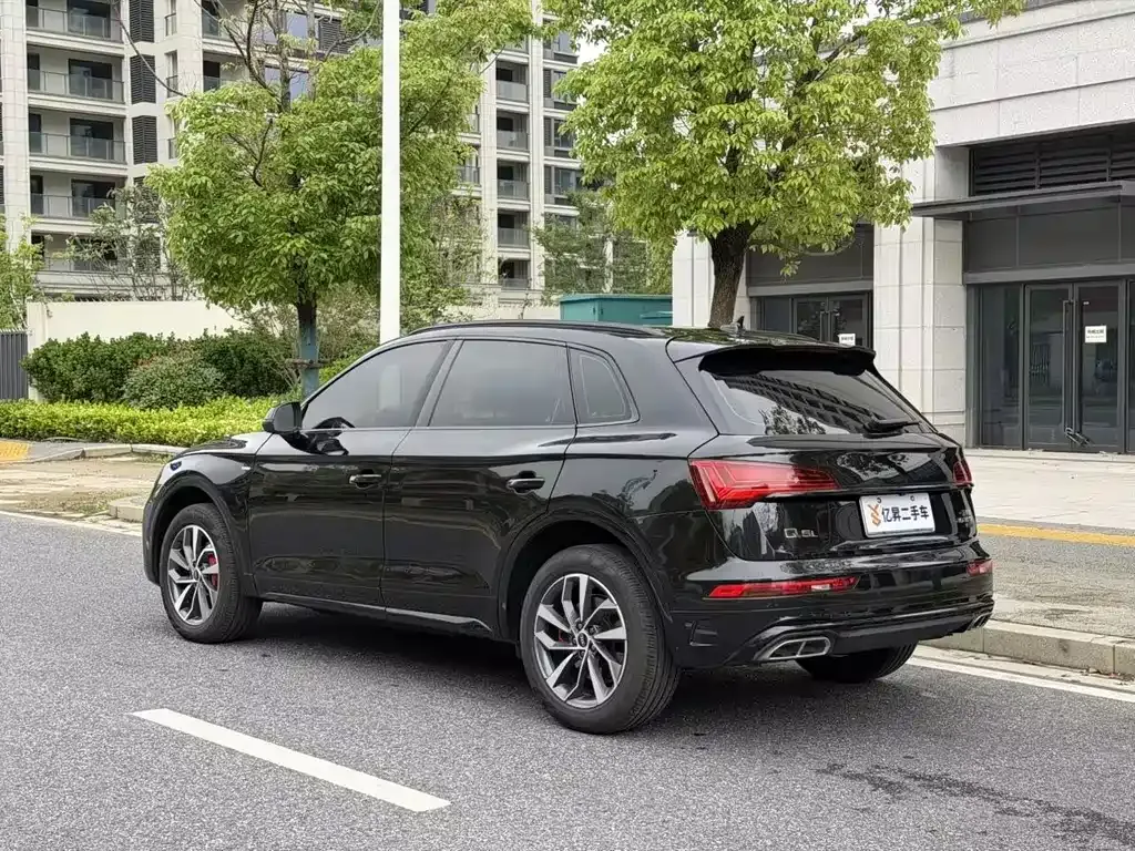Audi Q5L — фото 5