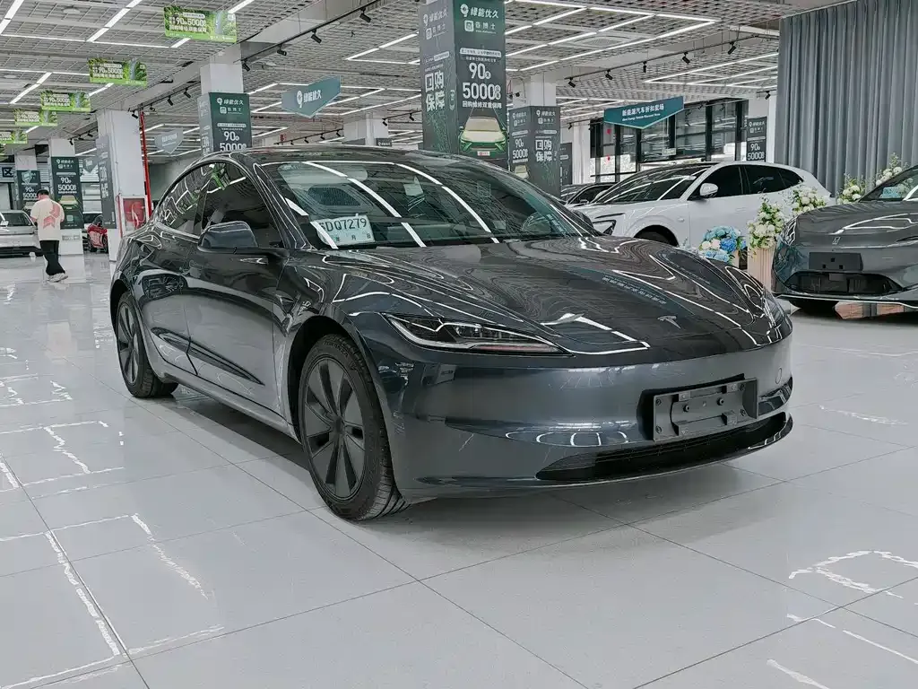 Tesla Model 3 — фото 7