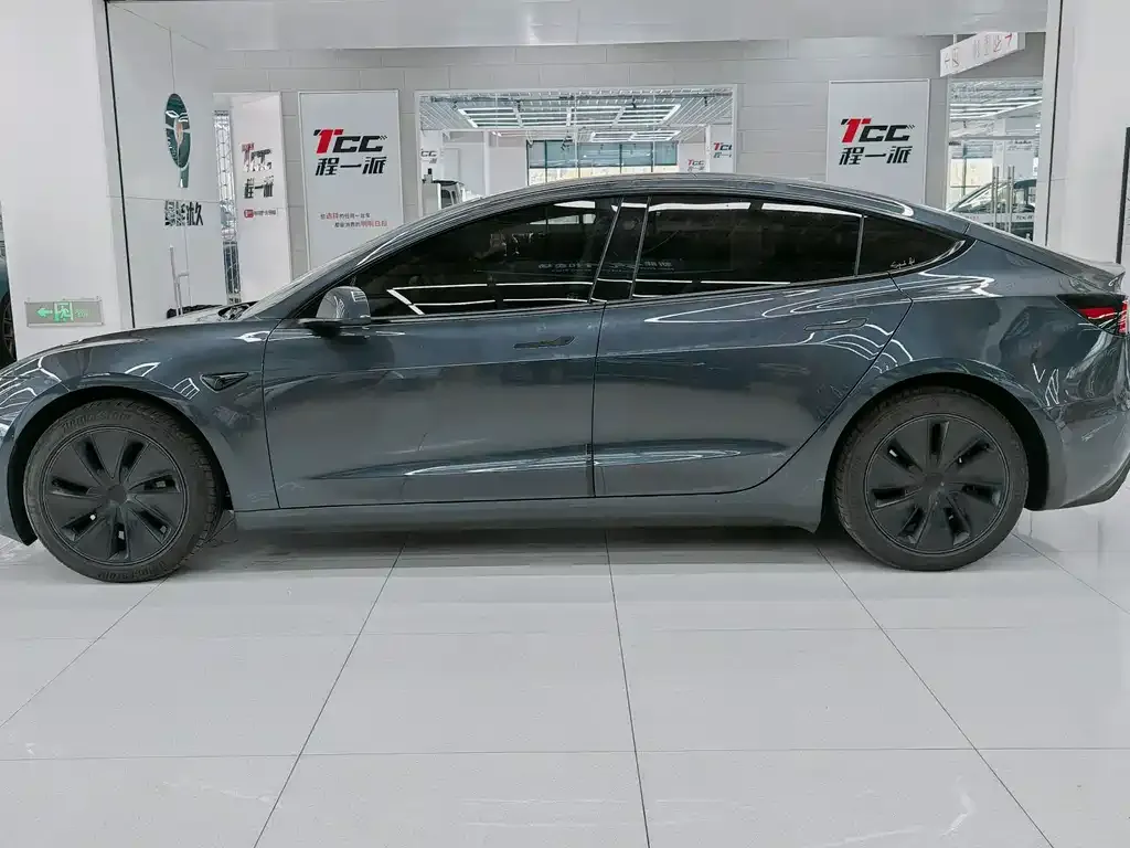 Tesla Model 3 — фото 9
