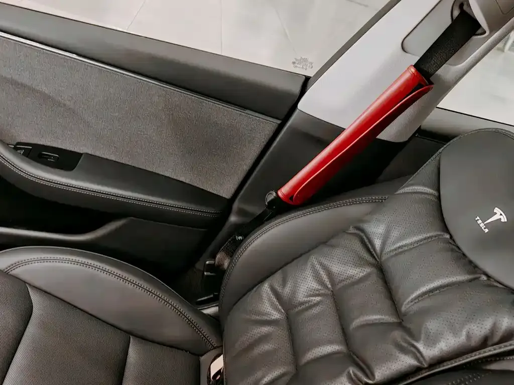 Tesla Model 3 — фото 4