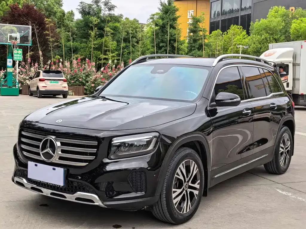 Mercedes-Benz GLB — фото 1